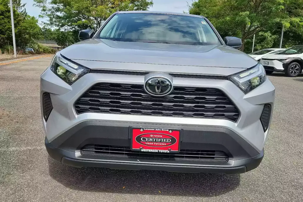 2024 Toyota RAV4 LE photo 1