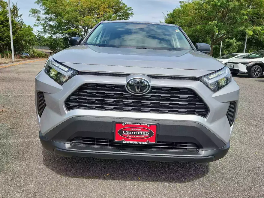2024 Toyota RAV4 LE photo 1