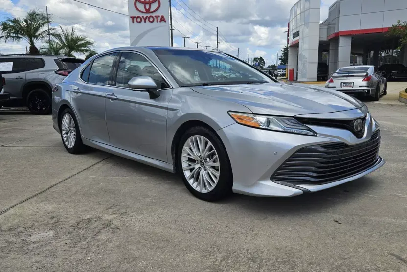 2018 Toyota Camry XLE photo 1