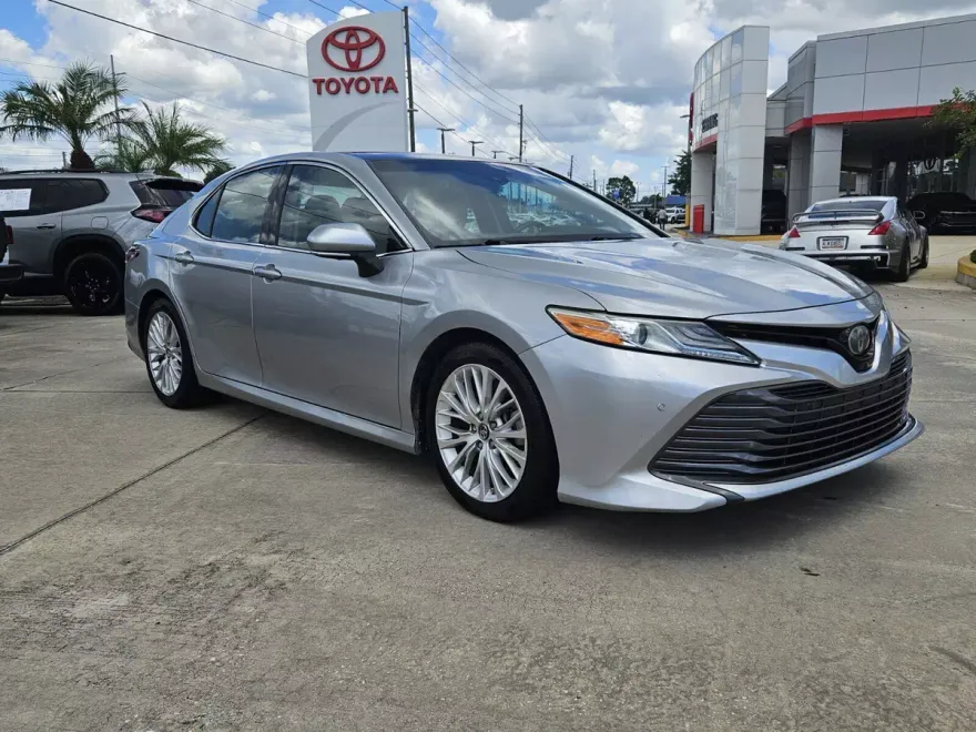 2018 Toyota Camry XLE photo 1