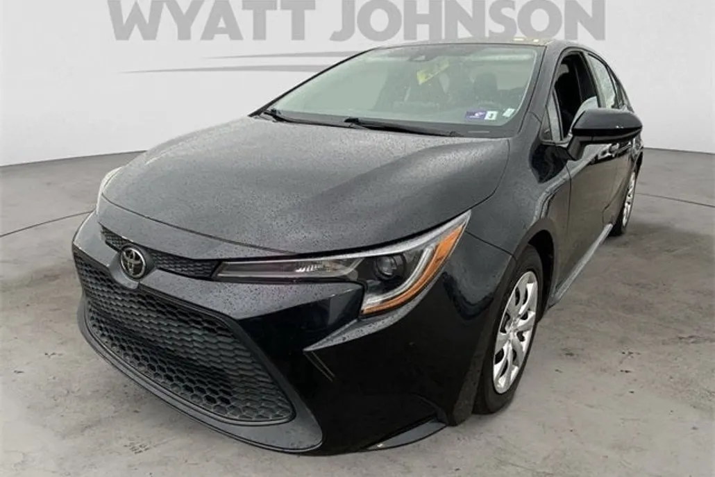 2021 Toyota Corolla LE photo 1