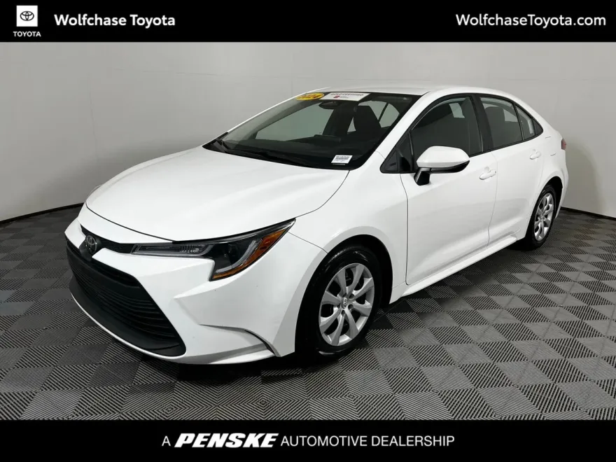 2024 Toyota Corolla LE photo 1