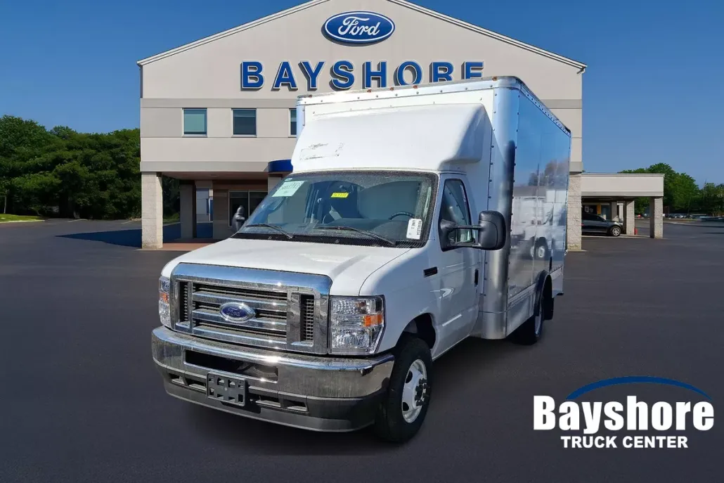 2025 Ford E-350 photo 1