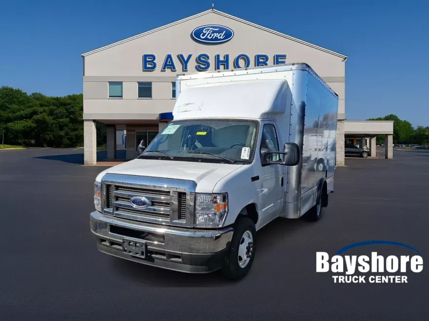 2025 Ford E-350 photo 1