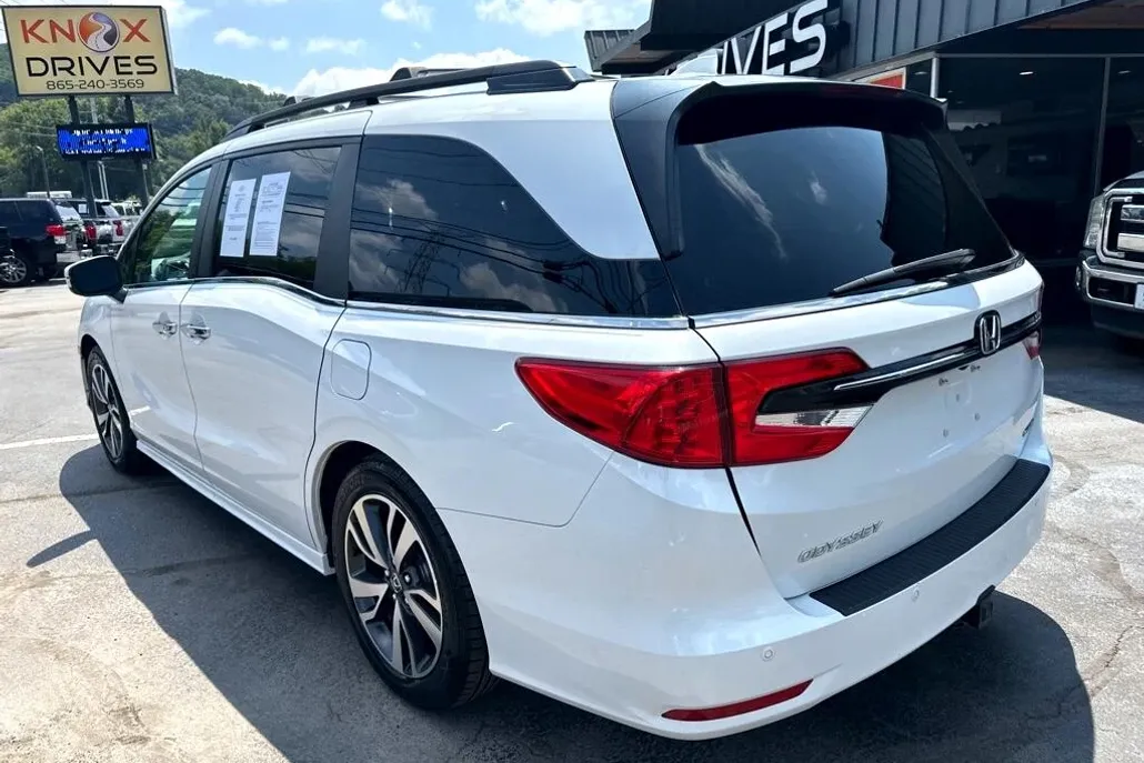 2021 Honda Odyssey Touring photo 1