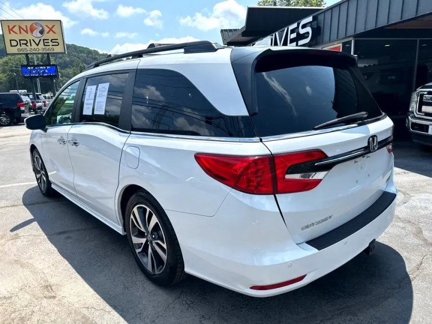 2021 Honda Odyssey Touring photo 1