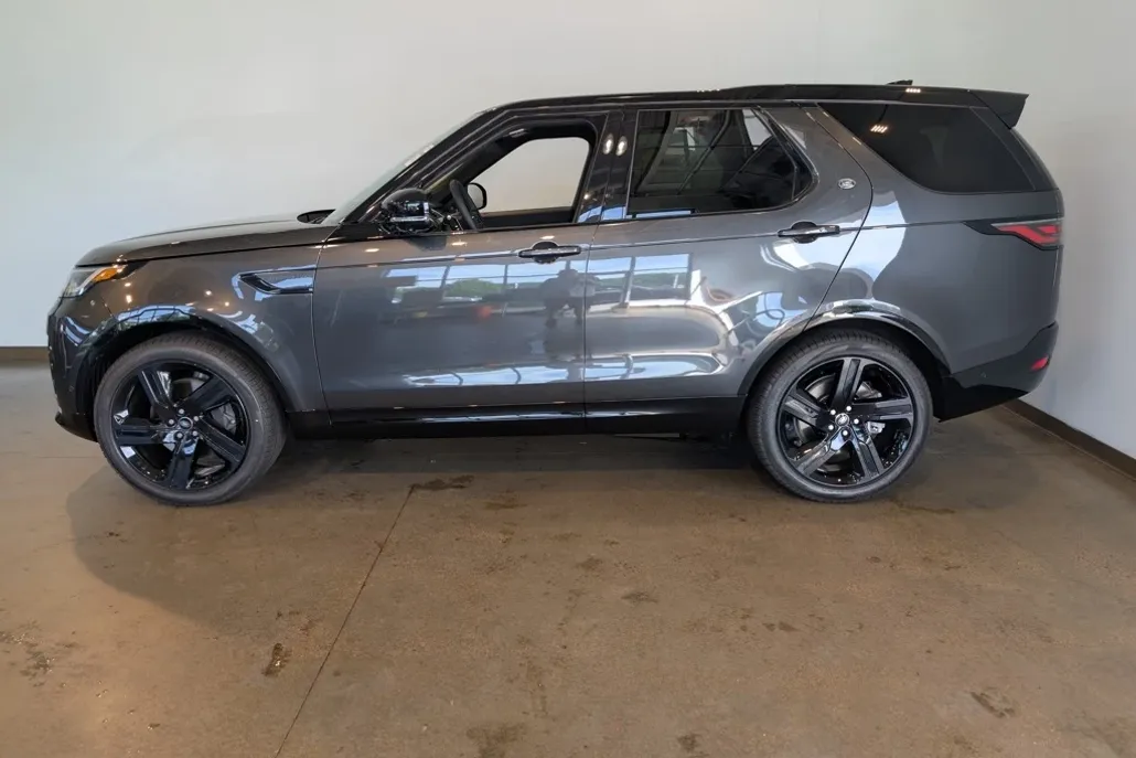 2025 Land Rover Discovery SE photo 1