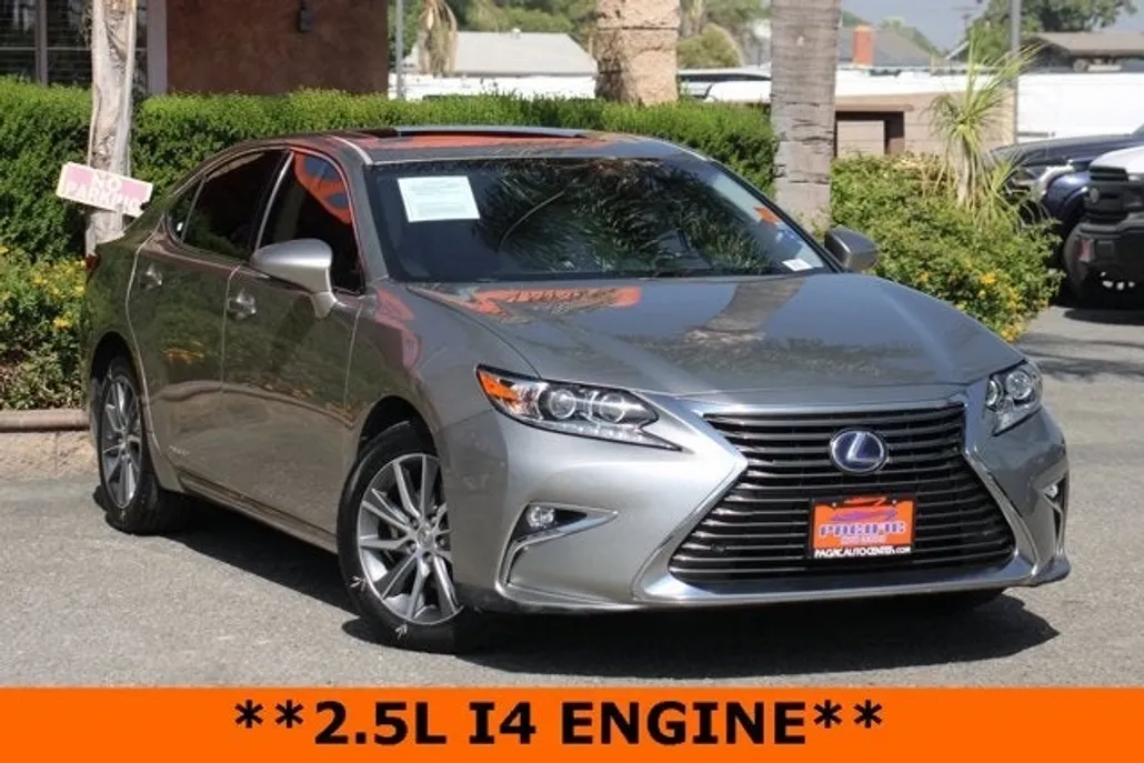 2017 Lexus ES 300h photo 1