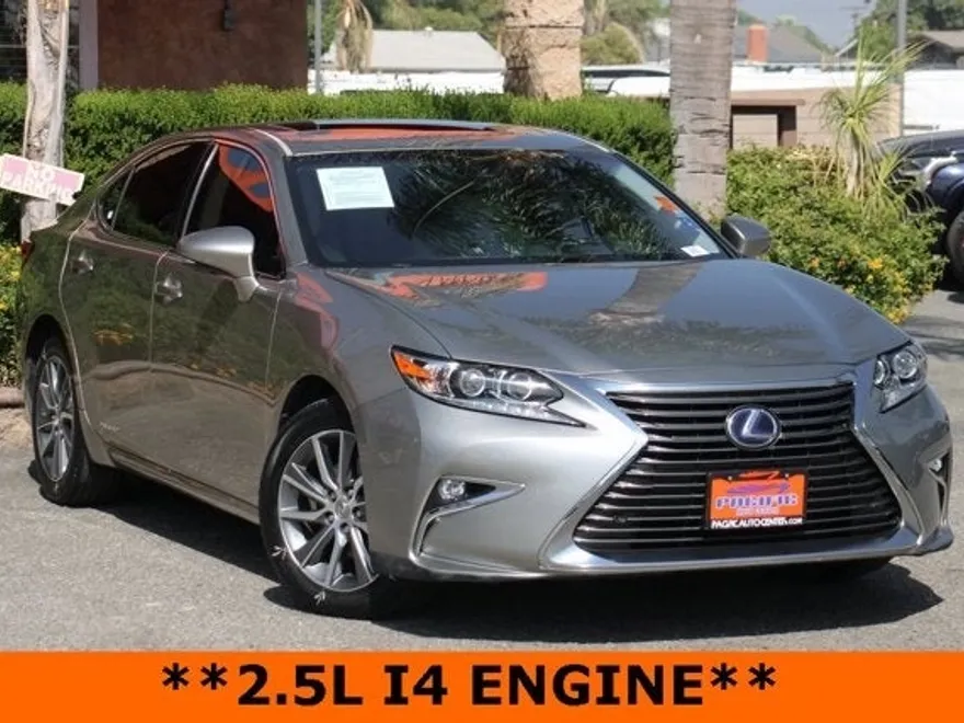 2017 Lexus ES 300h photo 1