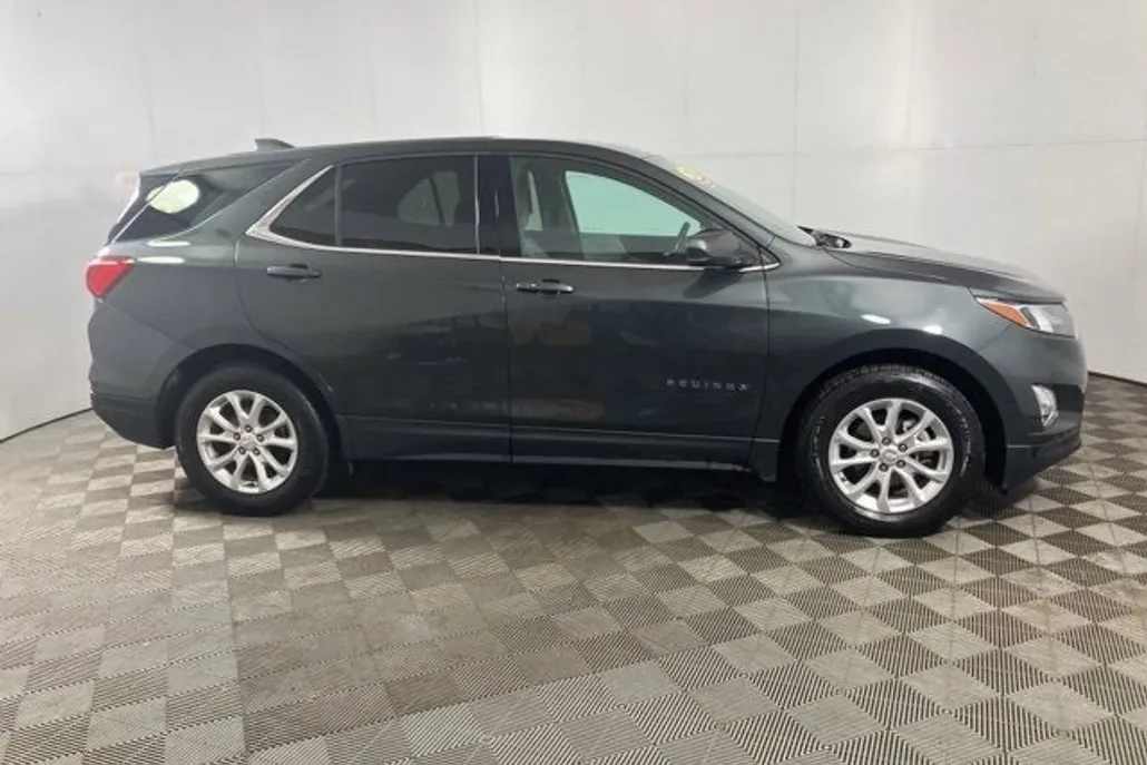 2020 Chevrolet Equinox LT photo 1