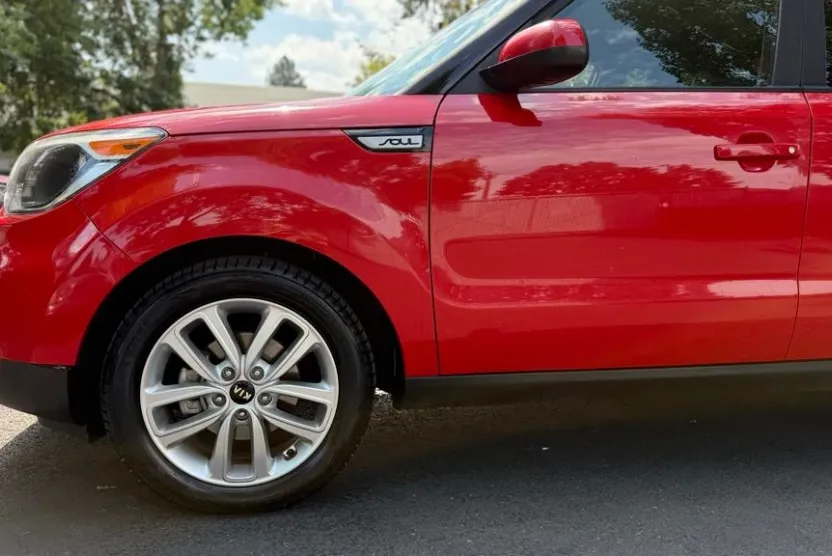 2017 Kia Soul Plus photo 1