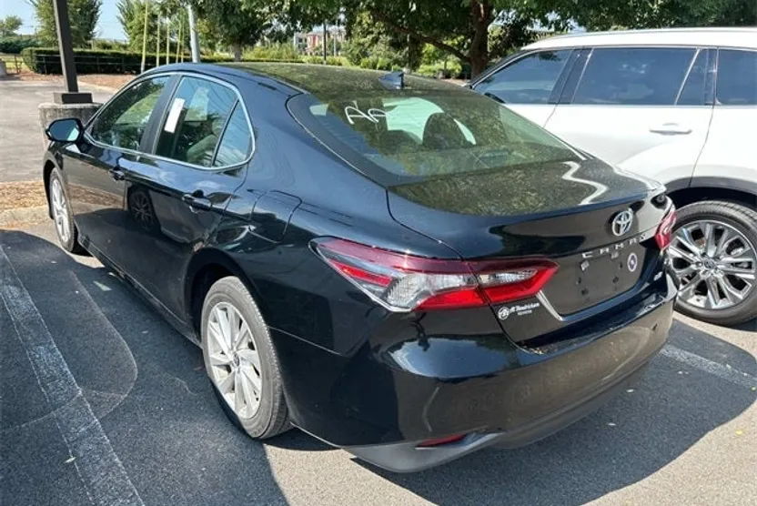 2023 Toyota Camry LE photo 1
