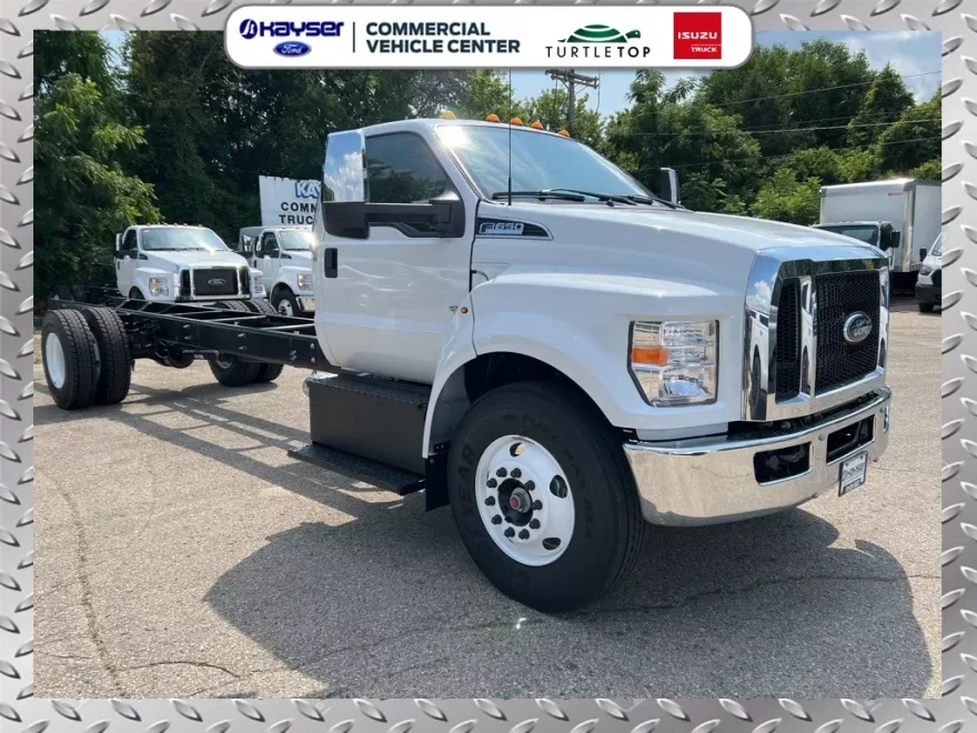 2025 Ford F-650 photo 1