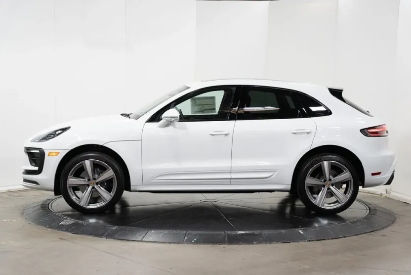 2024 Porsche Macan photo 1