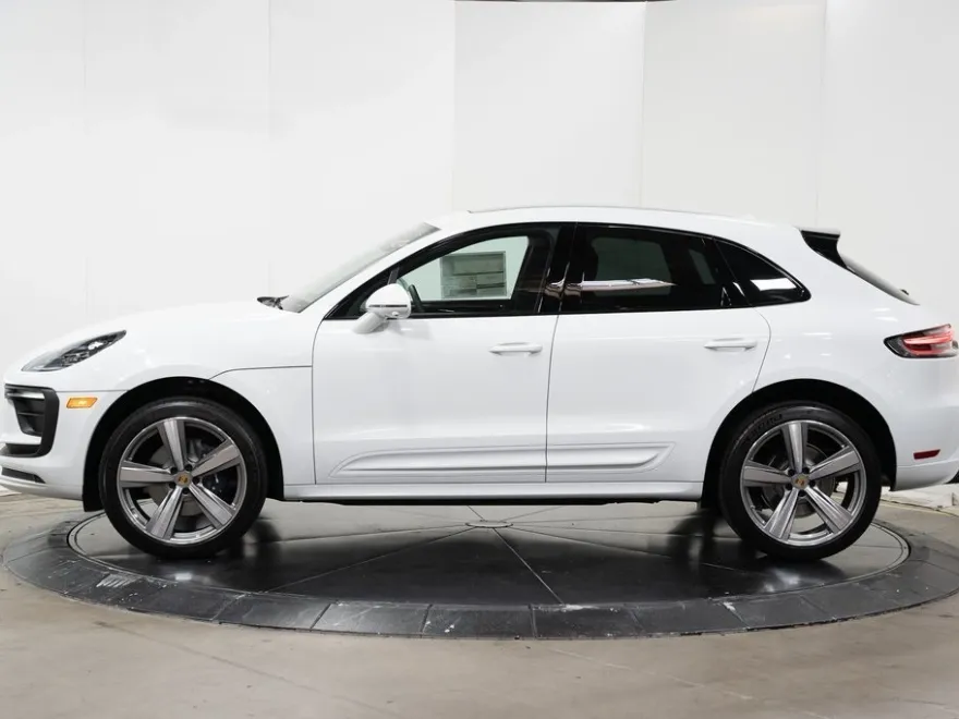 2024 Porsche Macan photo 1