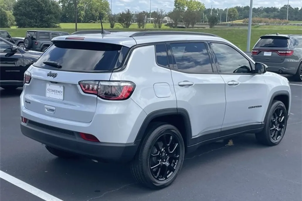 2025 Jeep Compass Latitude photo 1