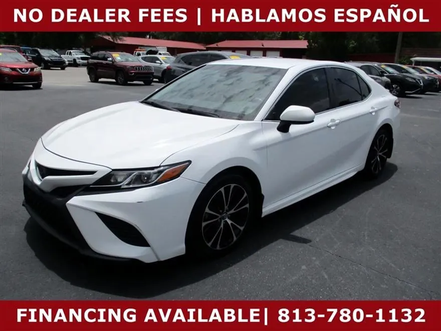 2018 Toyota Camry SE photo 1