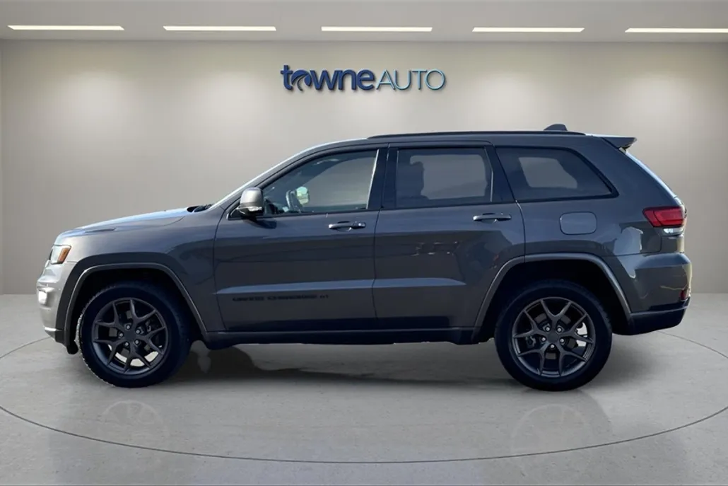 2021 Jeep Grand Cherokee Anniversary Edition photo 1