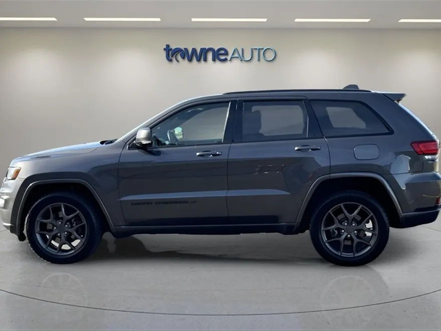 2021 Jeep Grand Cherokee Anniversary Edition photo 1