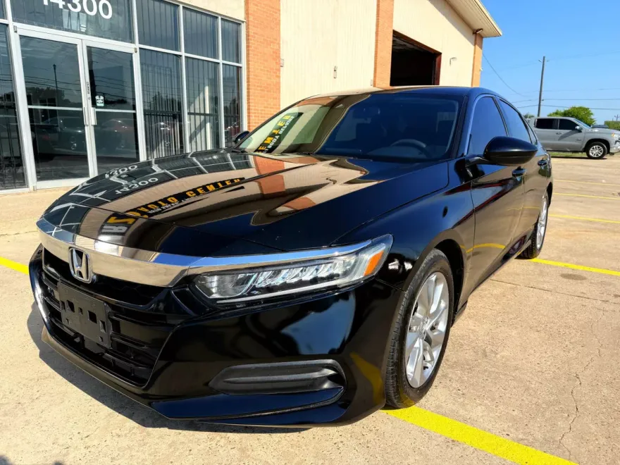 2019 Honda Accord LX photo 1