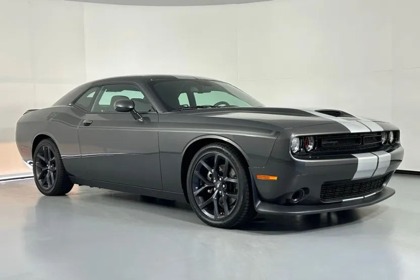 2023 Dodge Challenger R/T photo 1