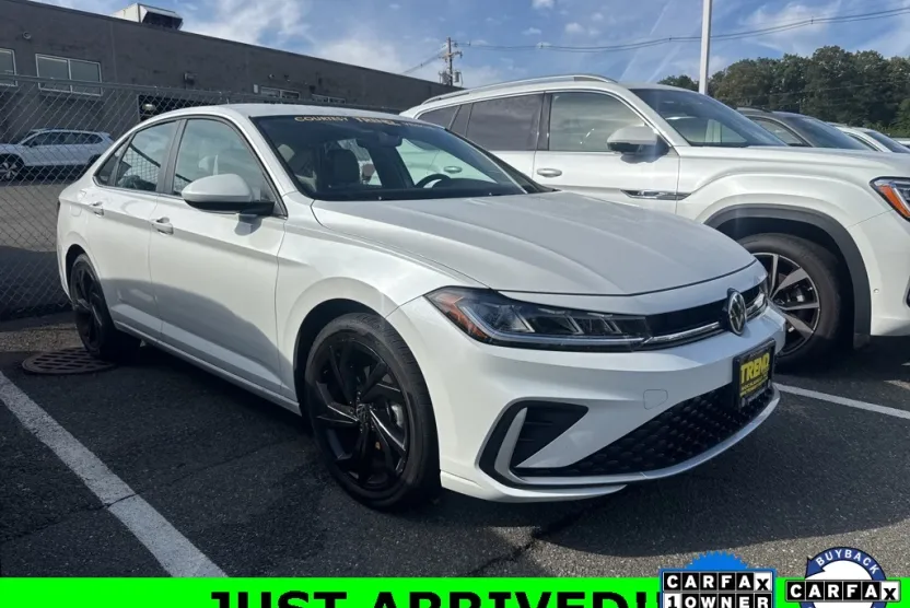 2025 Volkswagen Jetta 1.5T SE photo 1