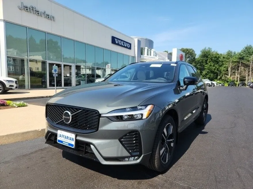 2026 Volvo XC60 B5 Core photo 1