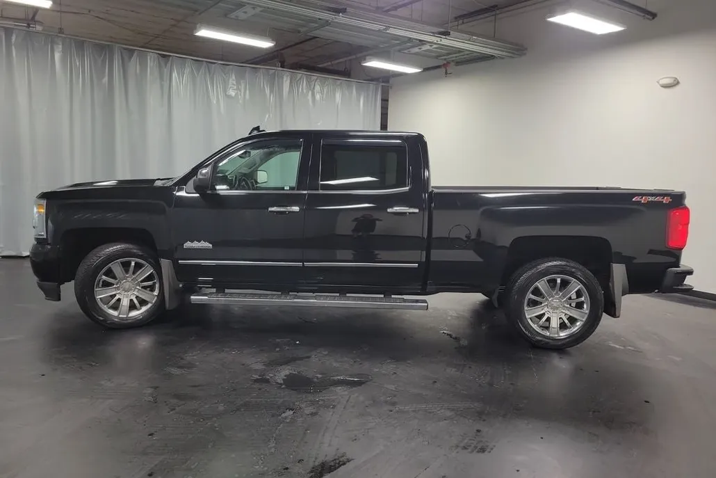 2017 Chevrolet Silverado 1500 High Country photo 1