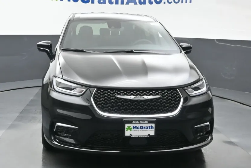 2026 Chrysler Pacifica photo 1