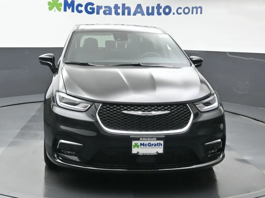 2026 Chrysler Pacifica photo 1