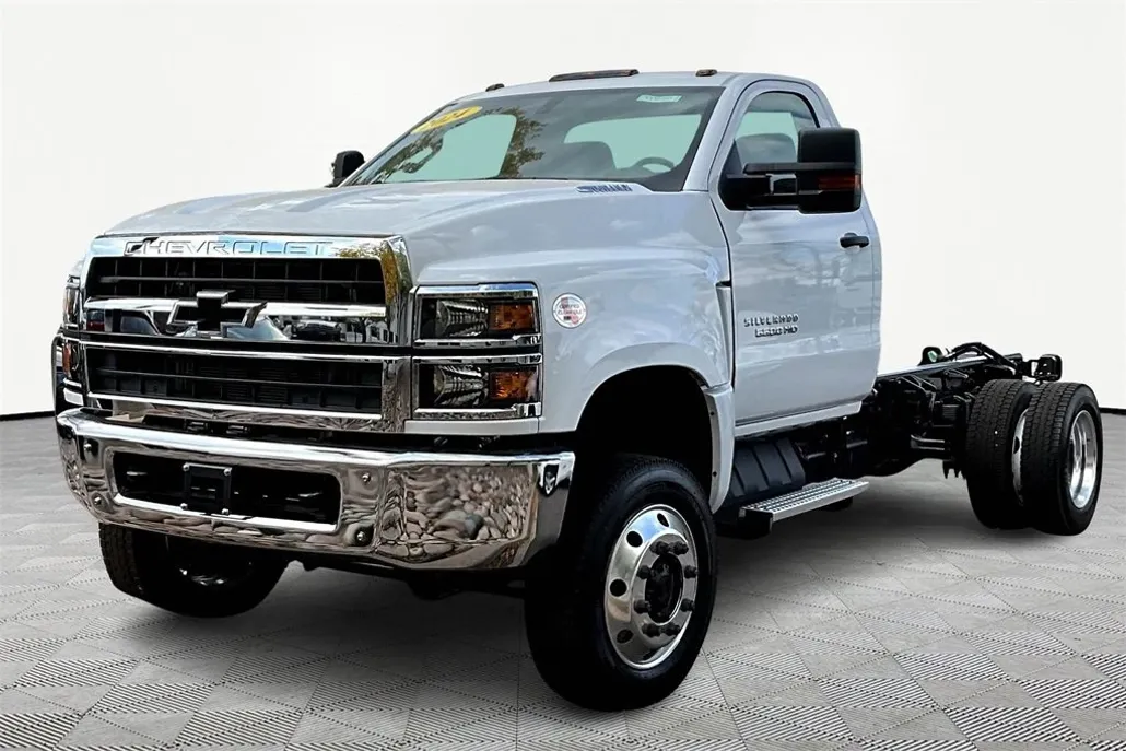 2024 Chevrolet Silverado 5500HD Work Truck photo 1