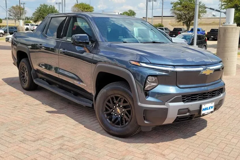 2026 Chevrolet Silverado EV LT photo 1