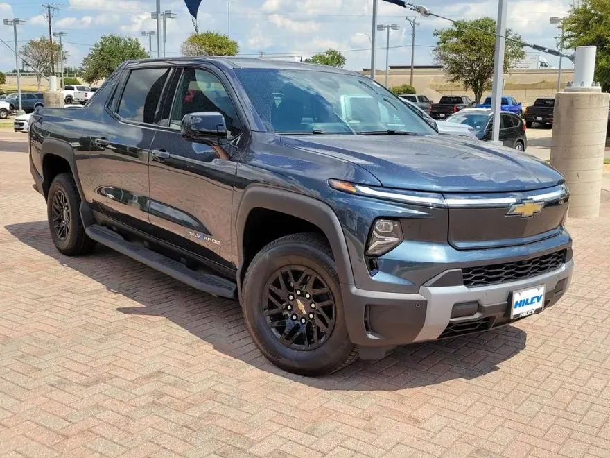 2026 Chevrolet Silverado EV LT photo 1