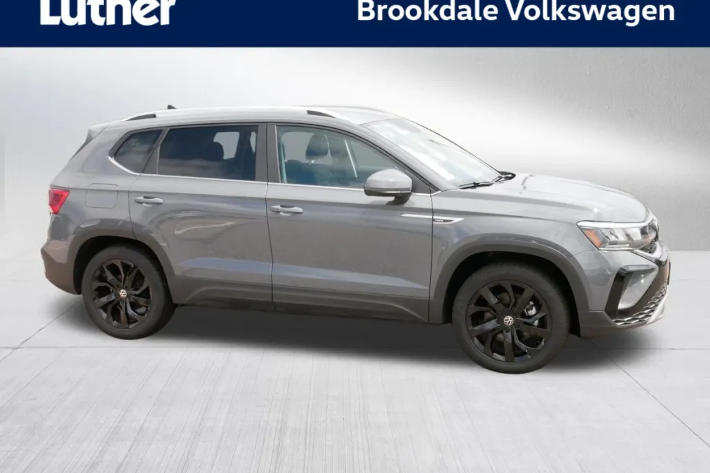 2023 Volkswagen Taos SE photo 1