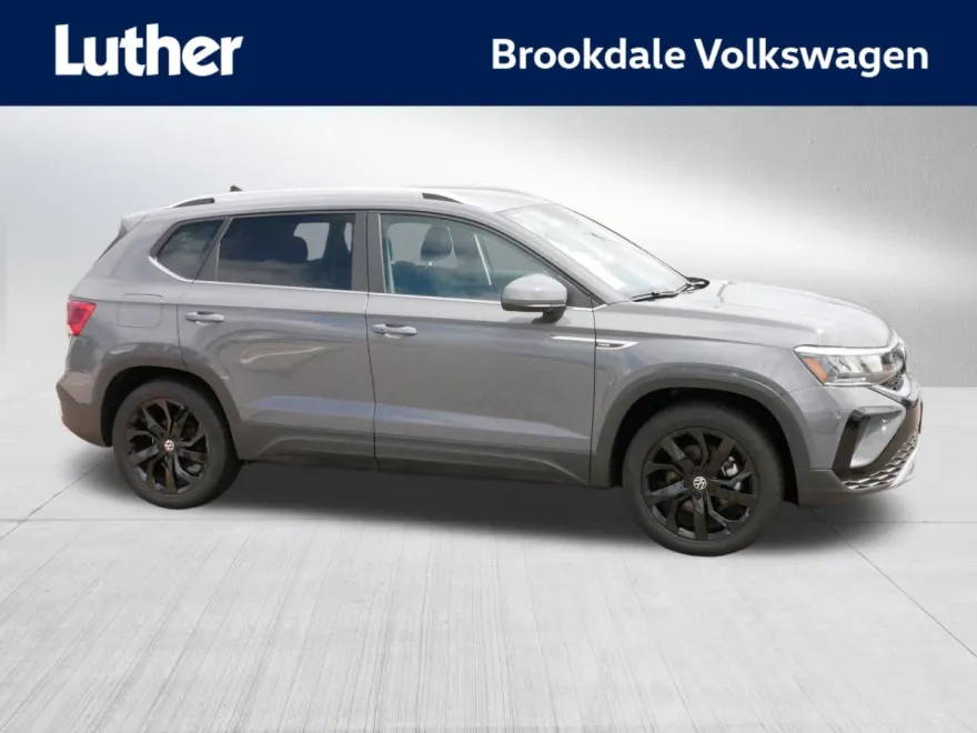 2023 Volkswagen Taos SE photo 1