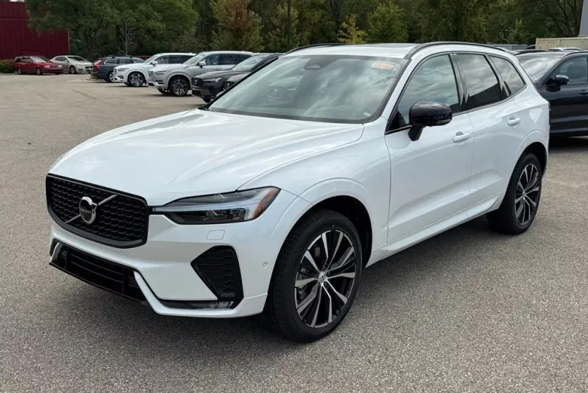 2025 Volvo XC60 B5 Plus photo 1