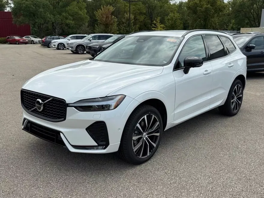 2025 Volvo XC60 B5 Plus photo 1