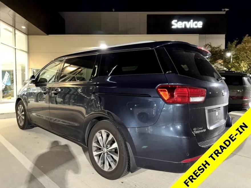 2016 Kia Sedona SX photo 1