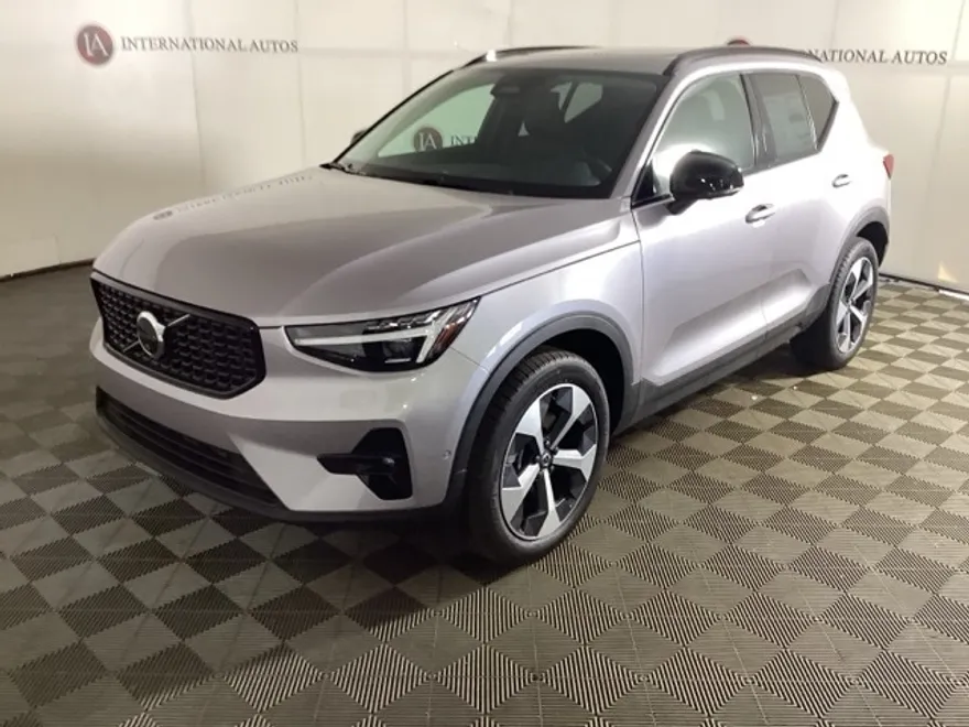 2026 Volvo XC40 Plus photo 1