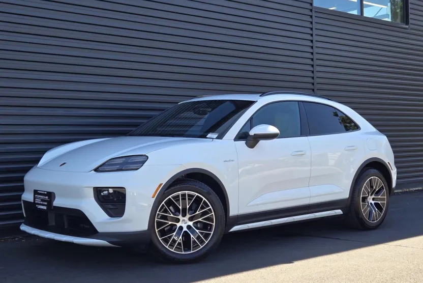 2025 Porsche Macan Electric photo 1