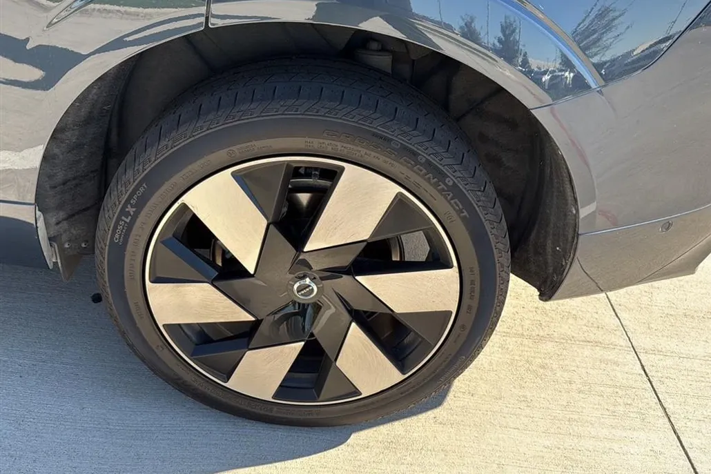 2024 Volvo XC60 Recharge Hybrid Plus photo 1