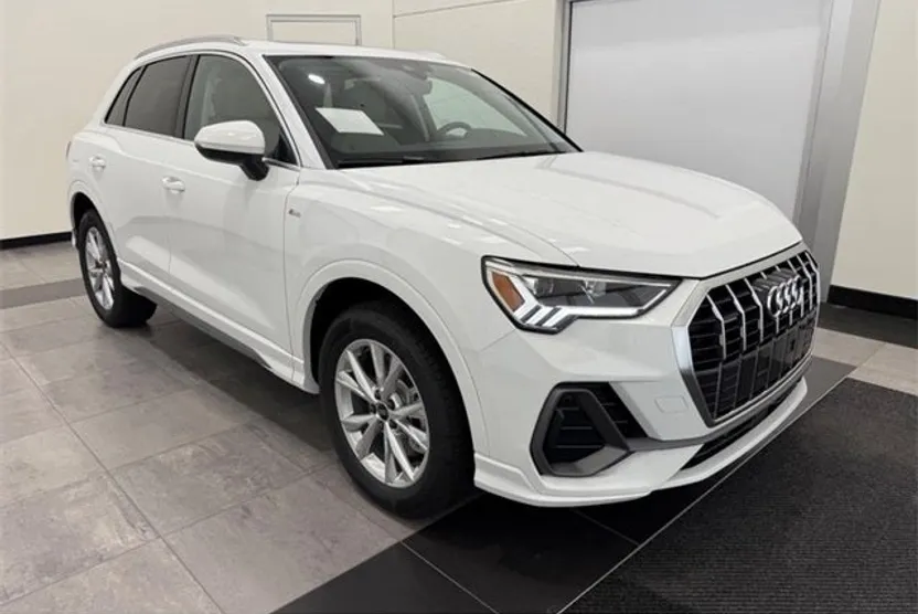 2025 Audi Q3 45 TFSI S line Premium photo 1