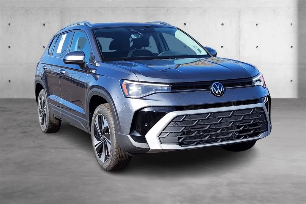2025 Volkswagen Taos SE photo 1