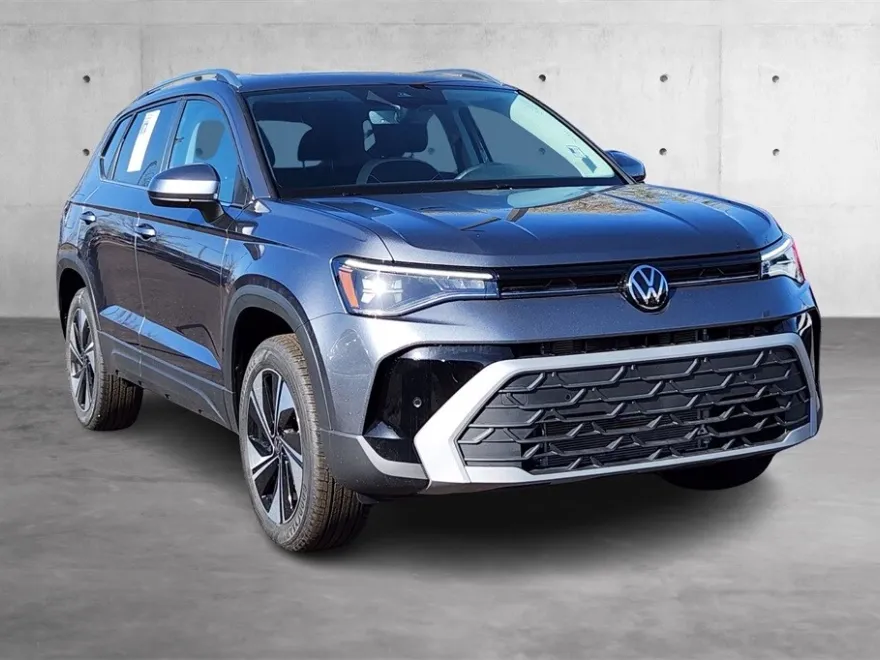 2025 Volkswagen Taos SE photo 1