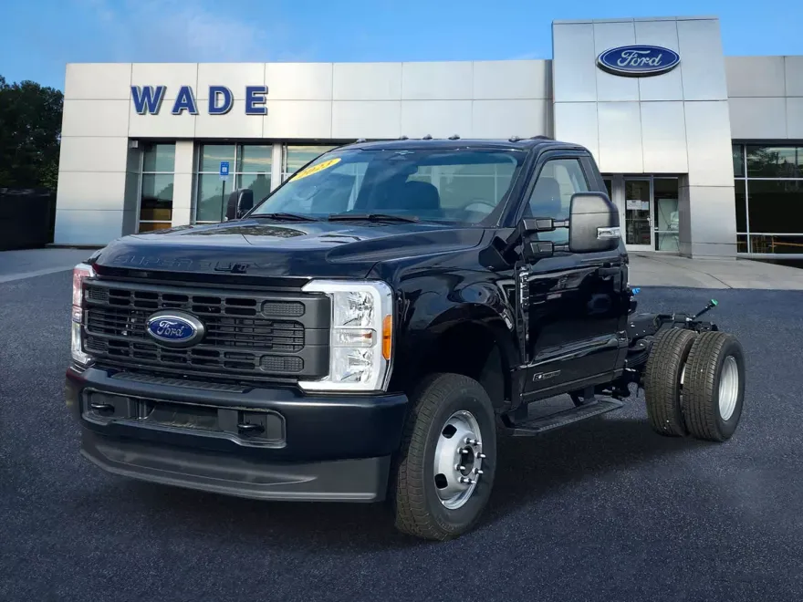 2023 Ford F-350 XL photo 1