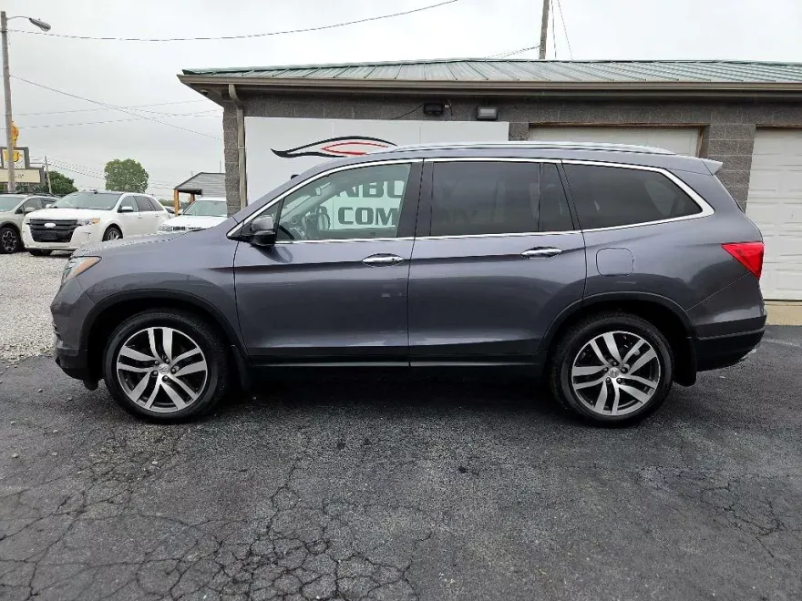 2016 Honda Pilot Touring photo 1