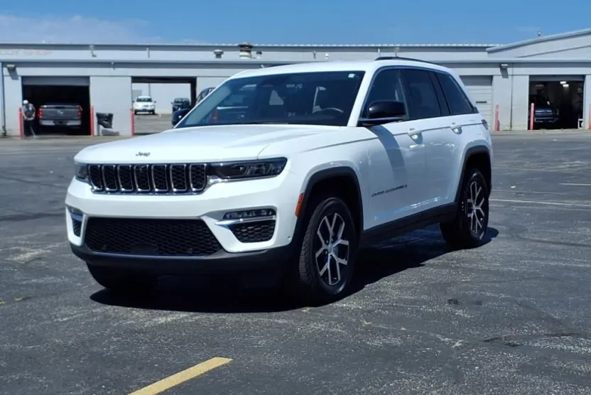 2023 Jeep Grand Cherokee Limited photo 1