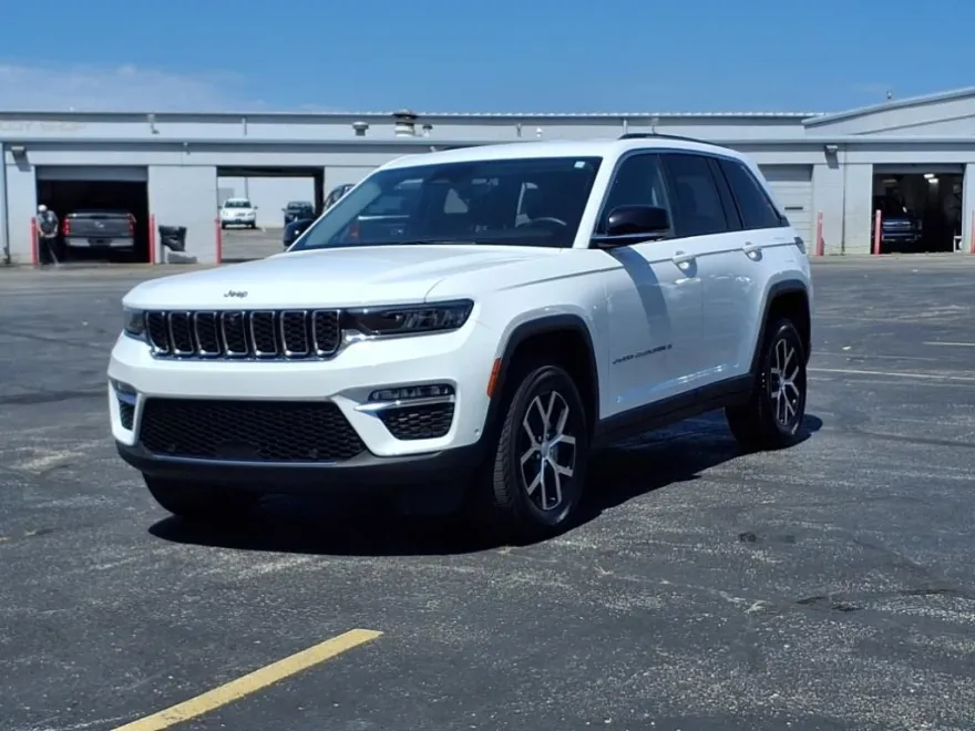 2023 Jeep Grand Cherokee Limited photo 1