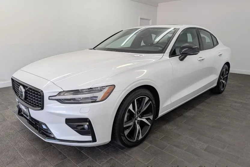 2023 Volvo S60 B5 AWD Core photo 1