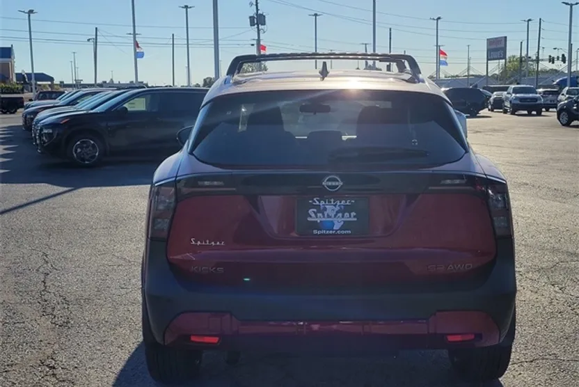 2026 Nissan Kicks SR photo 1